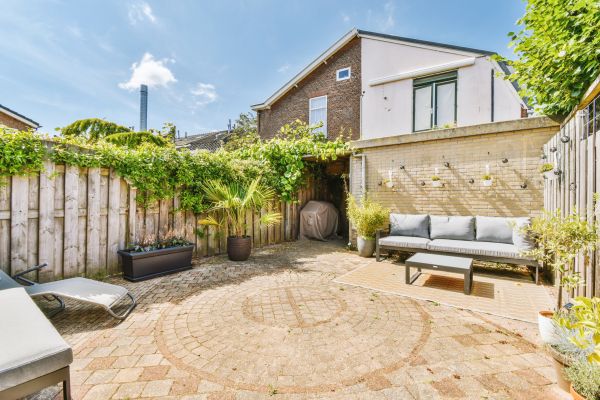Courtyard Wall Repair in Valparaiso